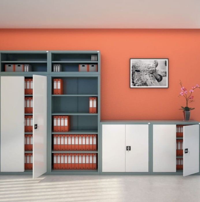Szafa aktowa metalowa SBM 101 – 600 mm. Szafa pomieści 14 segregatorów. Kolor : RAL 7035 – jasnoszary. Szafa zgodna z wytycznymi RODO. #6