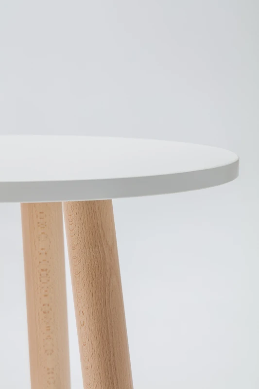 tables_with_wood_legs_3_male.jpg